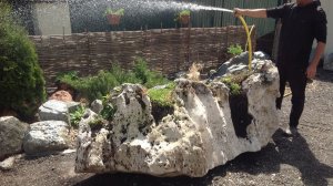 Природный камень валун Эльбрус (выветренный известняк)