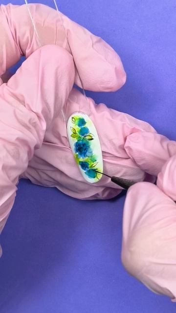 Цветы на ногтях