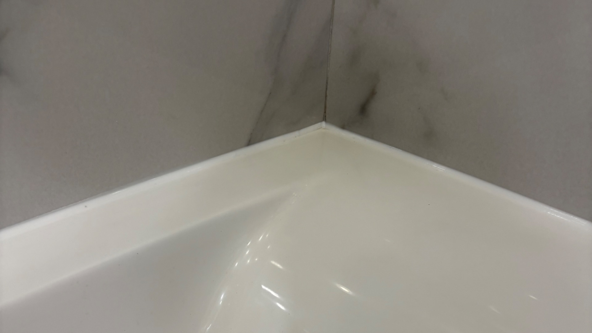 Герметизация стыка ванны , заделка шва