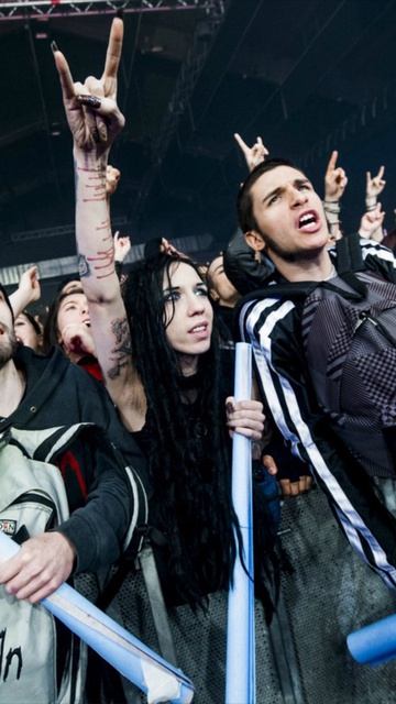 Почему Korn носят Adidas