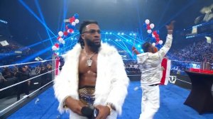 Sami Zayn ambushes Trick Williams disguised as the Gingerbread Man: SmackDown highlights