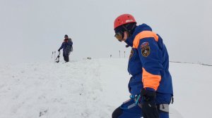 Группа спасателей выдвинулась на поиски попавших под лавину туристов в горах Бурятии