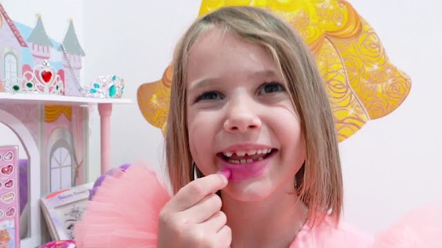 Катя и Макс хотят прыгать на батуте