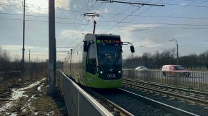 «По весне» Трамвай «Чижик» Stadler B85600M №003 на проспекте Косыгина в Санкт-Петербурге, 2026 год