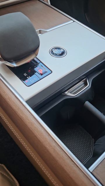 Range Rover 2024 г в максимальной комплектации