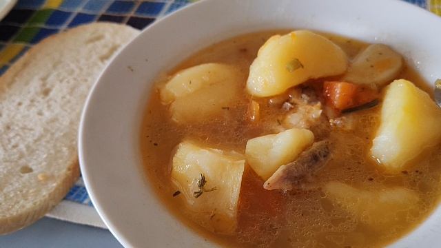 счастливый обед в деревне