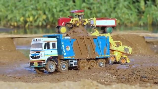 Машинки для детей и малышей. Машинки едут по грязи. Машинки едут на задание. Мультик для детей