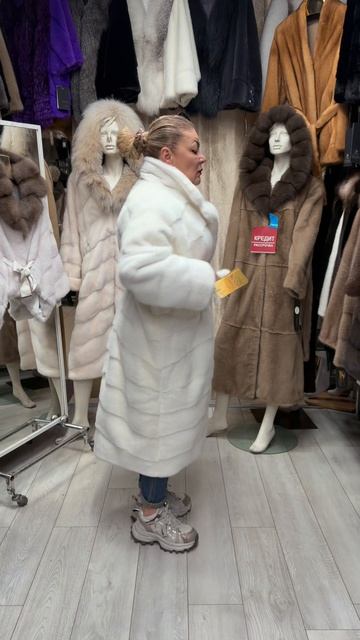 Шубы у Гены на Садоводе