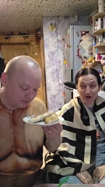 Доча угостила нас конвертами с тунцом   #конвертики_из_лаваша #конвертикисначинкой #конвертикистунцо