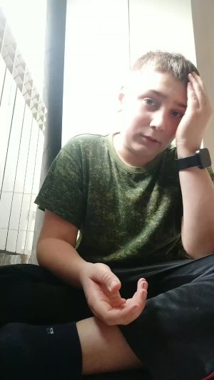 оцениваю сладости из ларька 
идею взял у блогера ,,бомж Олег "