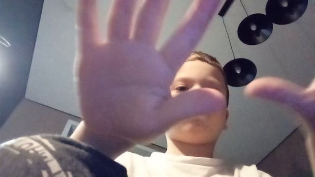 Максим разговаривает с вами если вы сейчас не послушаете то тогда вы не узнаете что он там говорит