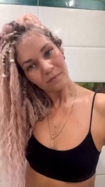 Как мыть голову с косами и кудрями?