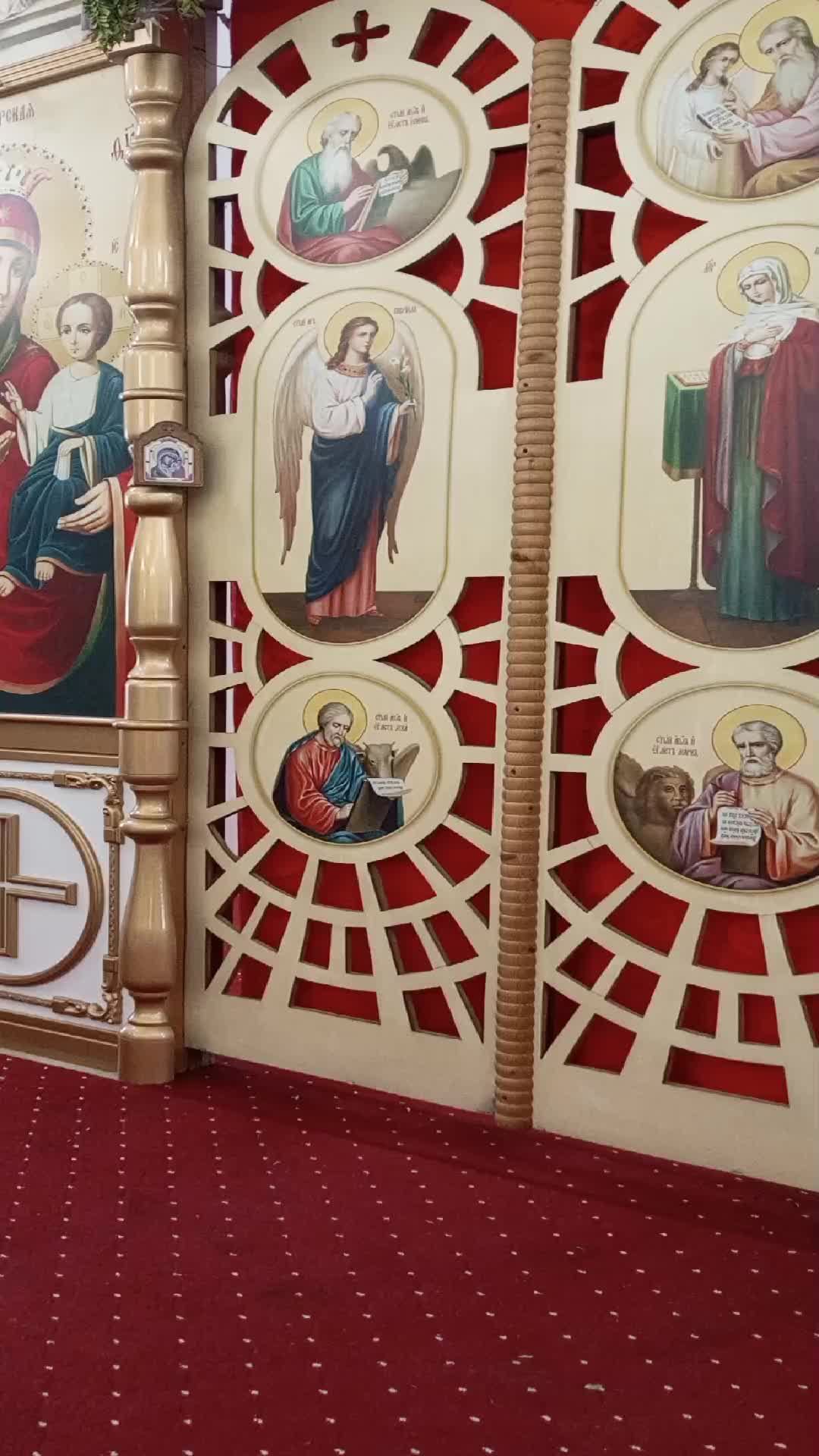 Божественная служба в храме Святой Троицы