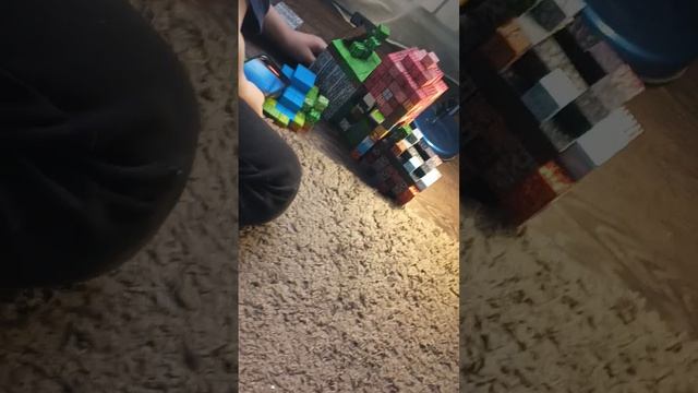 я ломаю дом из лего мамнкравт