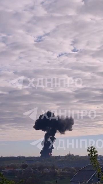 Прилëт Герани по АЗС WOG на трассе Н08 на западе Днепропетровска. Заправка полностью сгорела