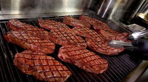 Ресторан в средневековом французском стиле! «Стейк из шкатулки с драгоценностями» — копченый стейк