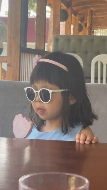 Арианна есть мороженое