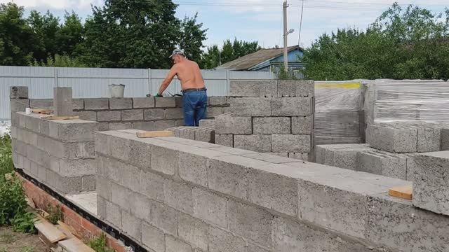 Сделали выгребную яму с 2-мя приливными кольцами.Достроили.Привезли плиты.Завели электр-во в дом.