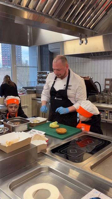 Бургеры — это не только вкусно, но и интересно! 🍔🤍🌿
