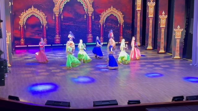 Мазлтоа. « Индийские подружки»