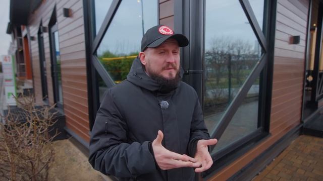 Обзор классного каркасного дома и история появления на выставке строительной компании.