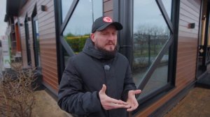 Обзор классного каркасного дома и история появления на выставке строительной компании.