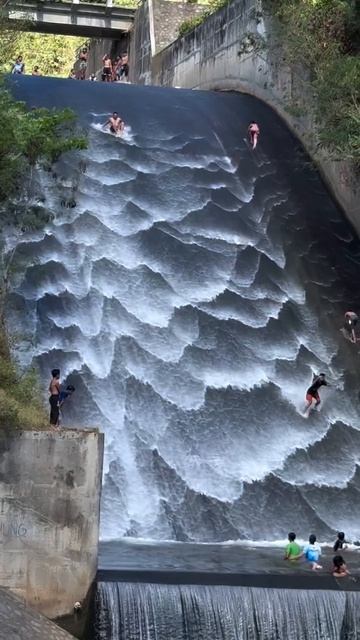 Дамба в Бансалане — бесплатный аквапарк на Филиппинах!

 А вы бы прокатились?