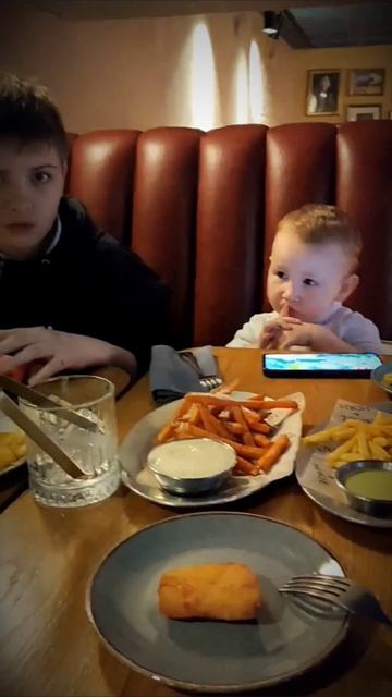 Семейный обед #обед #кафе #семья #дети #princehorse #сочи #sochi #вкусно #паб #английскийпаб #видео