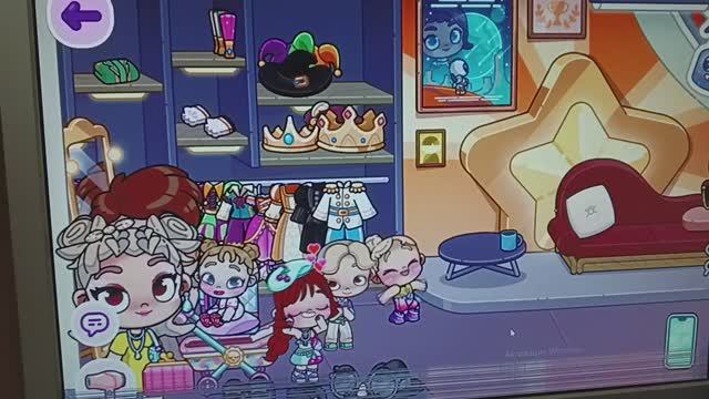 Семья Мороженковых пошла делать новые причёски и встретила Арину .Аватар ворлд.