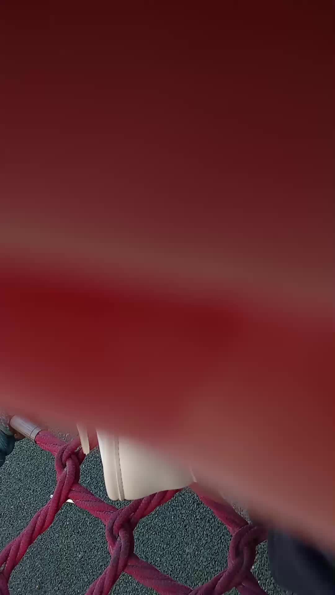 кидаю телефон