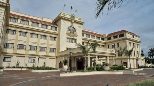 Peter Jay Jordan Marc  African Adventures. Hotel Polana, 1380 Av. Julius Nyerere, Maputo.