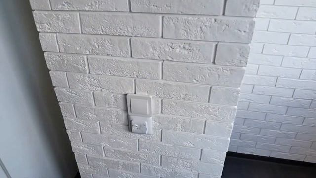 Обшивка лоджии гипсовыми кирпичиками