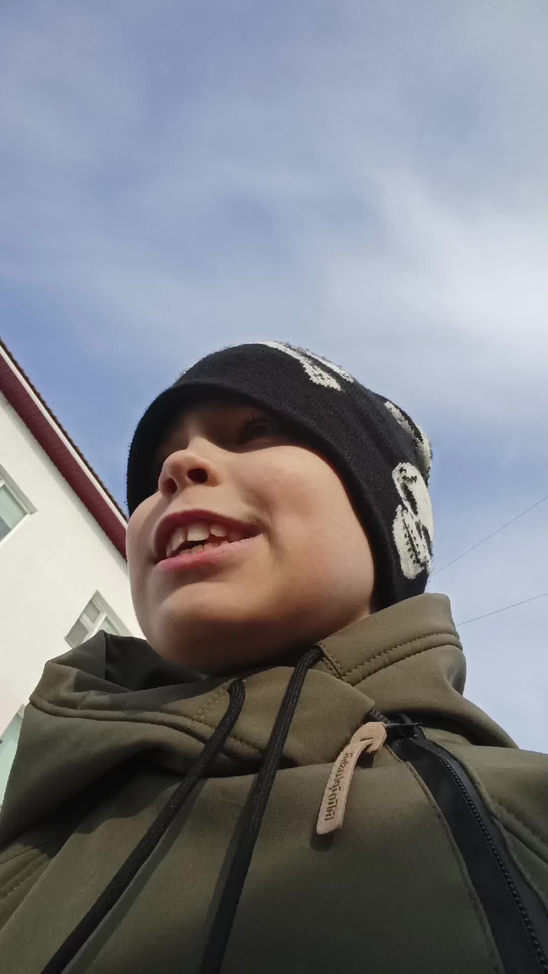 Я на улице с моим другом артурчиком