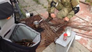 Воложанин Александр на СВО. май 2022г Проект Мир Без Фашизма . Под обстрелом ребята готовят ужин.