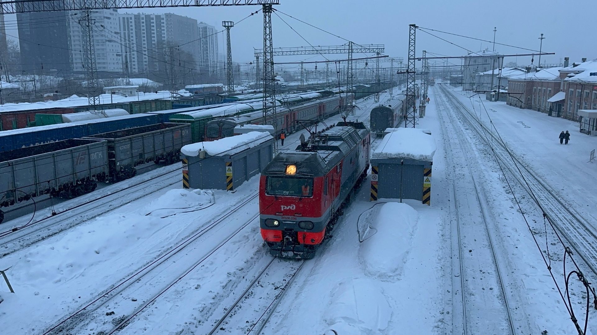 «От почтово-багажного!» Электровоз  ЭП2К-296 на манёврах на ст.Пермь-II, 2026 год