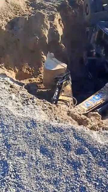 Экскаватор закопался