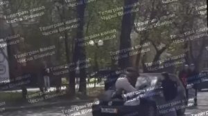 🔴Доскакались?🔴В Виннице жена пыталась отбить мужа у ТЦКашников, запрыгнув на капот машины.🔴