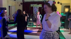 "Я московский озорной гуляка". Исполняет кавер-группа  "ВИА -70х".