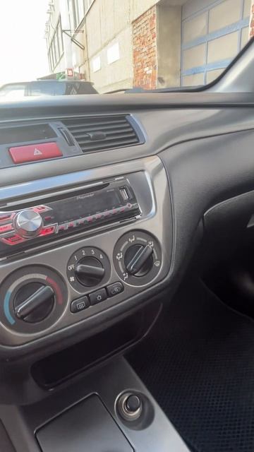 Mitsubishi Lancer Седан 4 дв. 1.6 MT 2005г