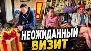 Бые забежал в гости с подарками! Иришка Чики Пики очень рада!