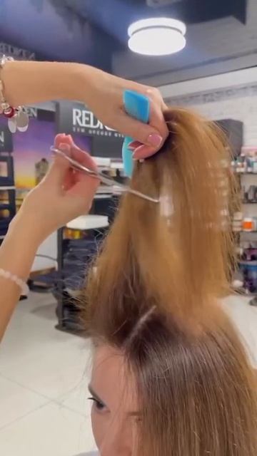 Стрижка в Тюнинге , в запатентованной авторской технике «ножницами, как блейдом» ✂️