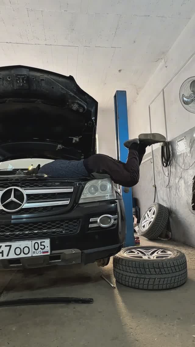 Mercedes Benz GL 450 замена верхнего рычага