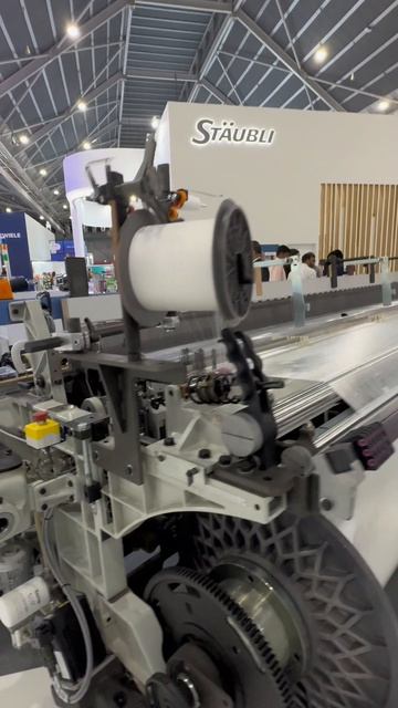 Пятиметровый ткацкий станок на выставке ITMA