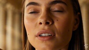 Статуя в лучах заката