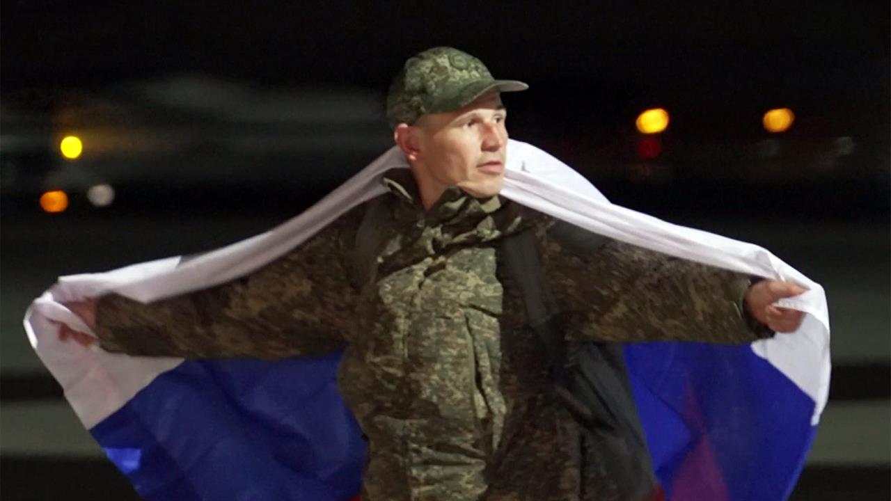 Домой вернулись 193 бойца, освобожденных из украинского плена