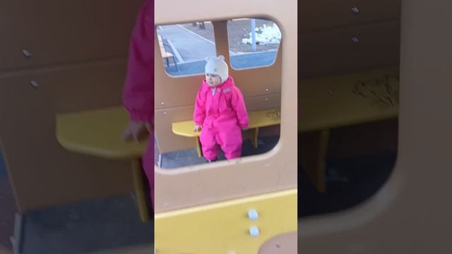 Лера на детской площадке