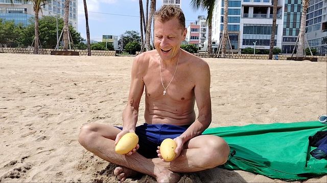 Жонглёр МАНГОми!А есть мн.ч. у слова Манго))?