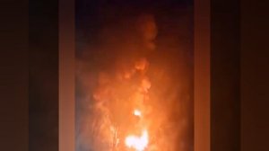 🔥🇺🇦В Днепре после прилётов возник мощнейший пожар
💥Судя по всему, прилёт был в нефтебазу…