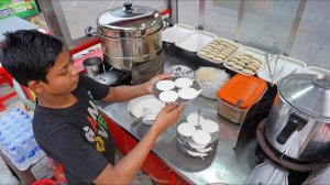 12-летний мальчик мастерски готовит знаменитые идли — бангладешскую уличную еду