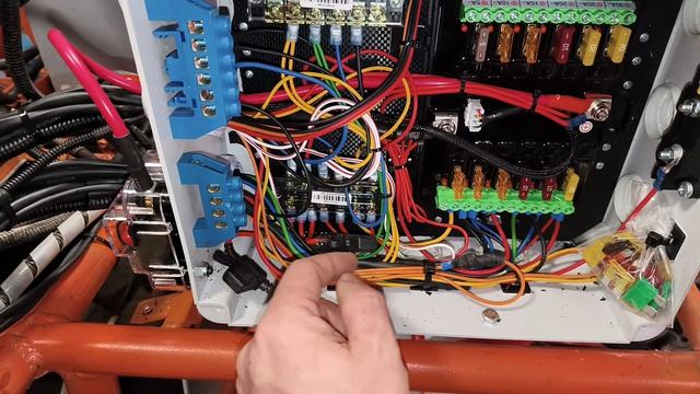 Закончил с проводкой, Легенда